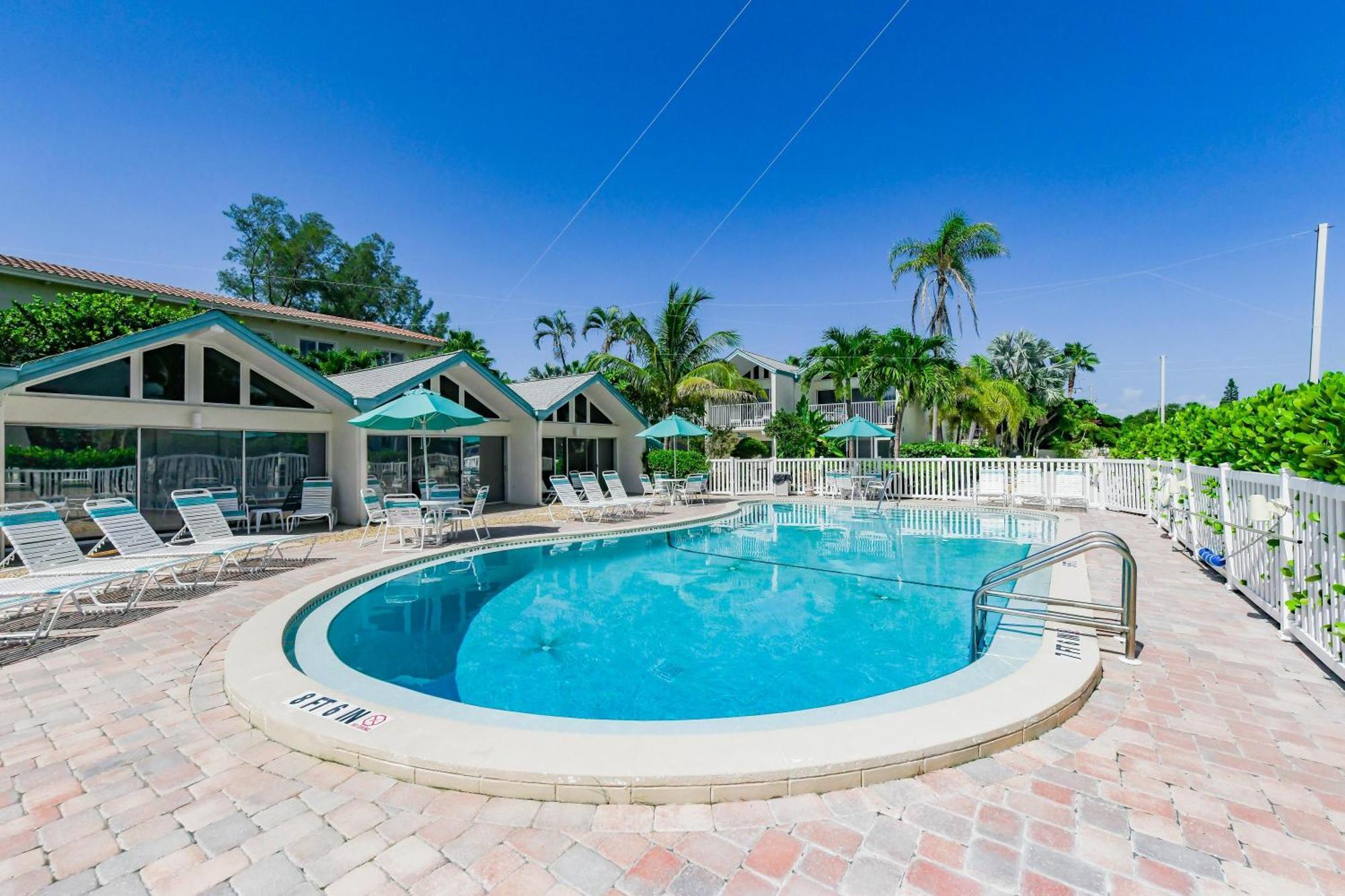 Coconuts Poolside #115 Villa Holmes Beach Bagian luar foto